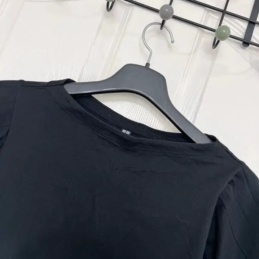 [BUNJANG] Uniqlo Black Puff Sleeve T-shirt / 유니클로 블랙 퍼프 티셔츠