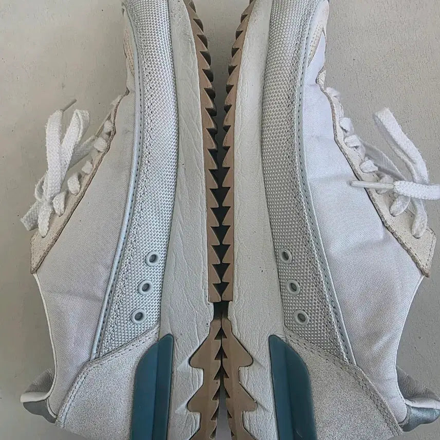 [BUNJANG] Onitsuka Tiger Sinty Sneakers (245) / 오니츠카타이거 스니커즈(245)