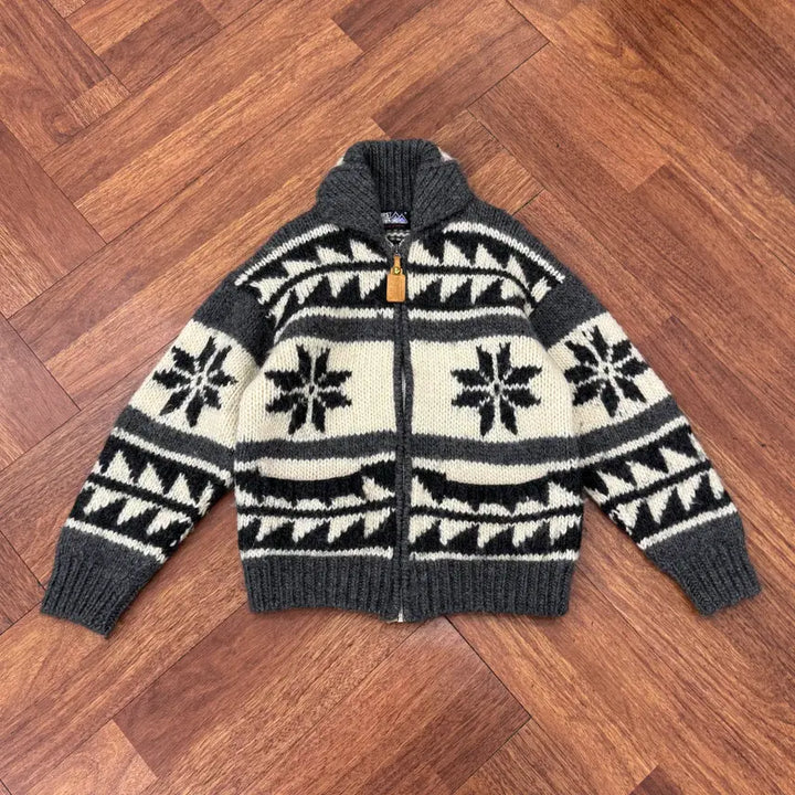 [BUNJANG] M Japan Firstdown Snowflake Pattern Heavy Wool Knit Zip-up Sweater / M 재팬 퍼스트다운 눈꽃 패턴 코위찬 해비 울 니트 집업