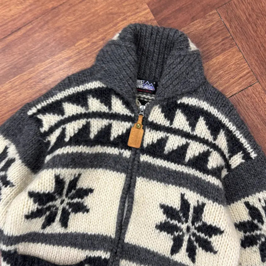[BUNJANG] M Japan Firstdown Snowflake Pattern Heavy Wool Knit Zip-up Sweater / M 재팬 퍼스트다운 눈꽃 패턴 코위찬 해비 울 니트 집업