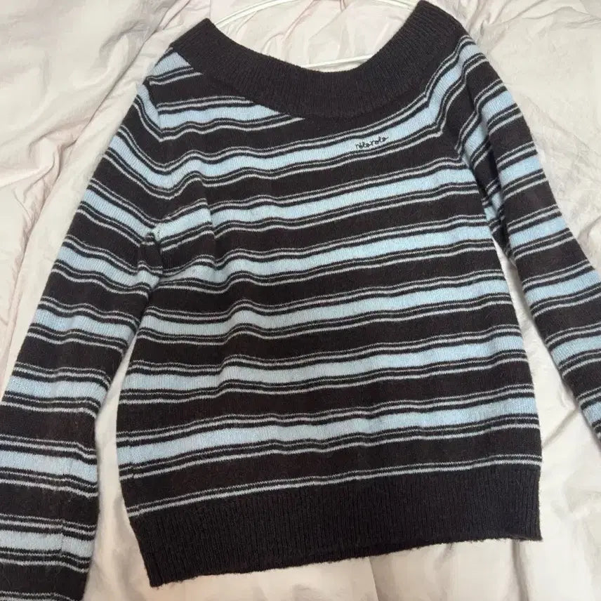 [BUNJANG] Rola Rola Off-Shoulder Striped Knit Top / 로라로라 언발란스 오프숄더 스트라이프 니트 브라운블루