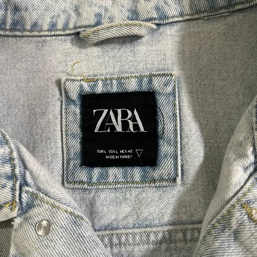 [BUNJANG] ZARA Barcode Stone Graphic Distressed Denim Jacket / 자라 바코드 석상 그래픽 디스트로이드 데님 자켓
