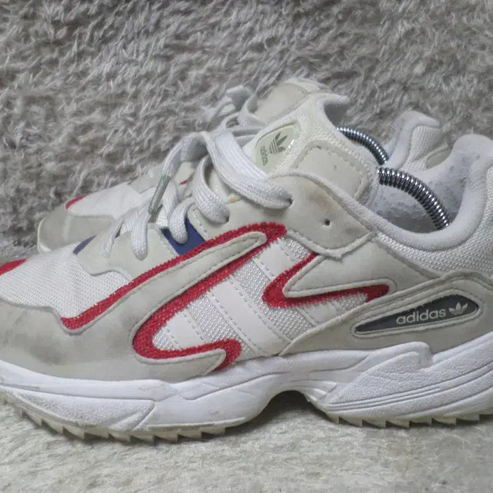 [BUNJANG] Adidas Yung-1 White Red Sneakers / 후루룩구제 255 아디다스 영원 화이트 레드 운동화 중고 신발