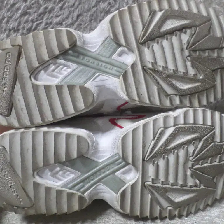 [BUNJANG] Adidas Yung-1 White Red Sneakers / 후루룩구제 255 아디다스 영원 화이트 레드 운동화 중고 신발