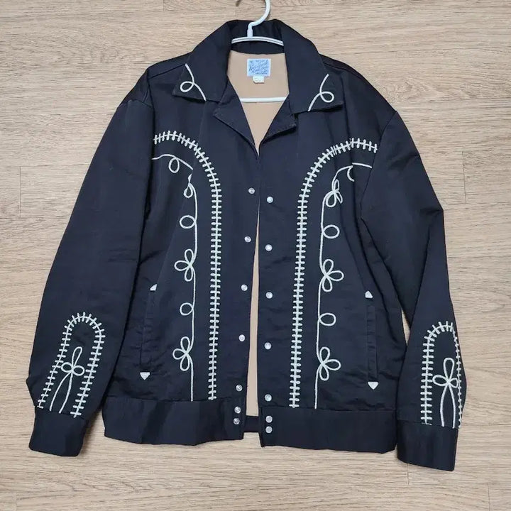 [SOLD OUT] 논스탁 자수자켓