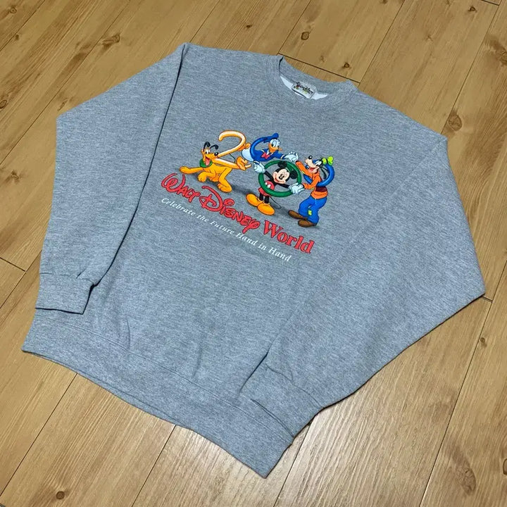 [BUNJANG] Disney 2000s Sweatshirt / 00s disney 2000 sweatshirt