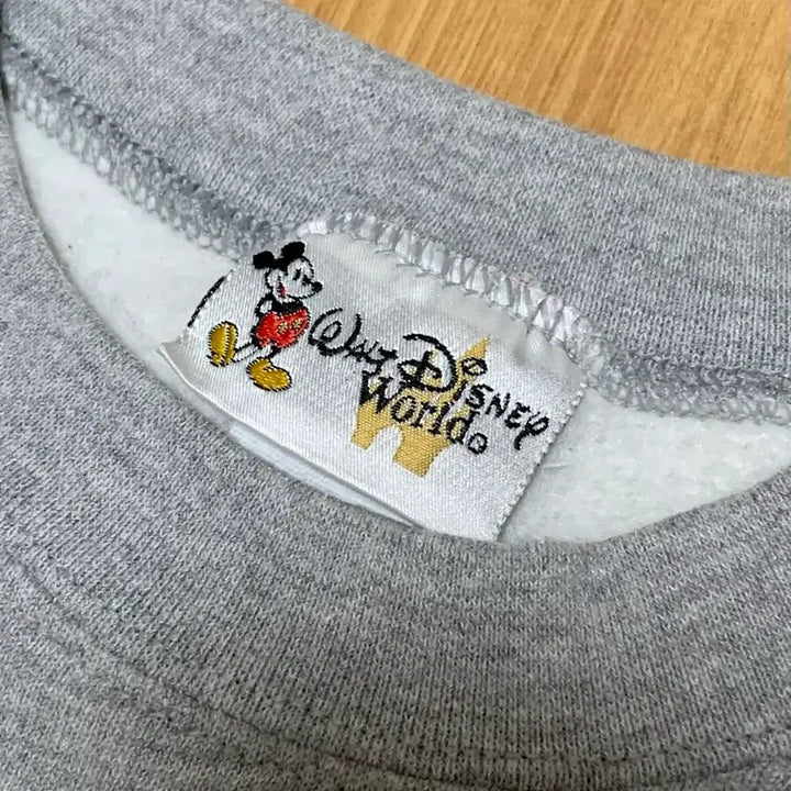 [BUNJANG] Disney 2000s Sweatshirt / 00s disney 2000 sweatshirt