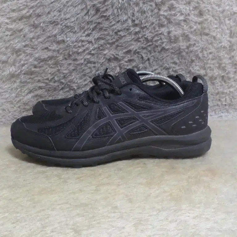 [BUNJANG] Asics Frequent Trail Triple Black Sneakers (Used) / 후루룩구제 260 아식스 프리퀀트 트레일 트리플 블랙 운동화 중고 신발