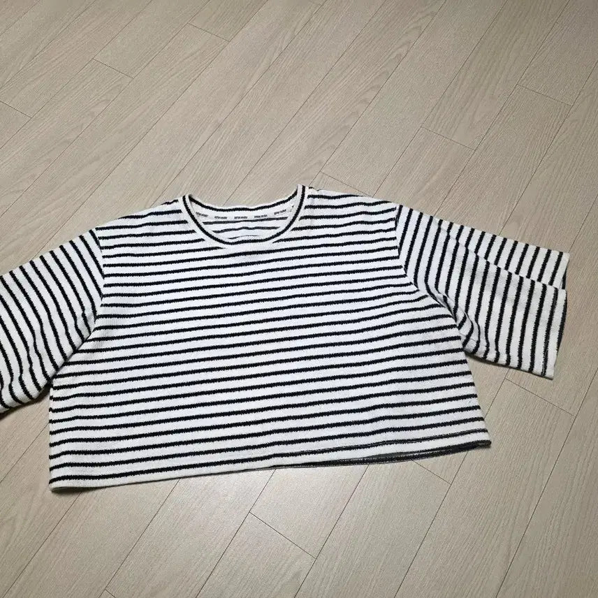 [SOLD OUT] 크롭 스트라이프 반팔 티셔츠