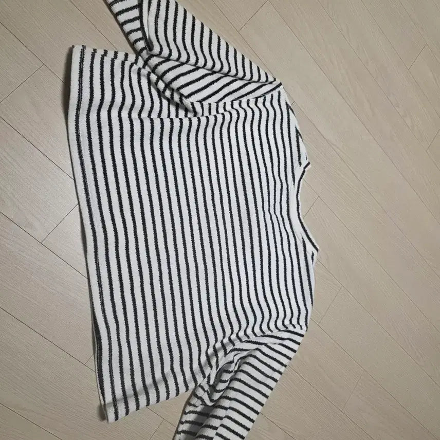 [SOLD OUT] 크롭 스트라이프 반팔 티셔츠