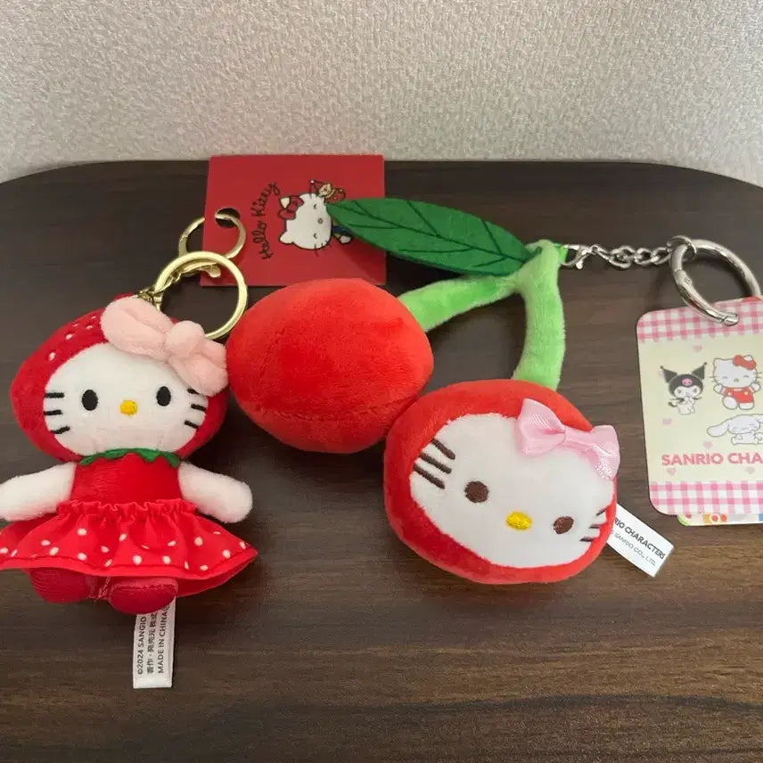 [BUNJANG] Sanrio Hello Kitty Strawberry Cherry Keyring Set / Set 산리오 헬로키티 딸기 체리 키링 2종 세트 인형 뽑기