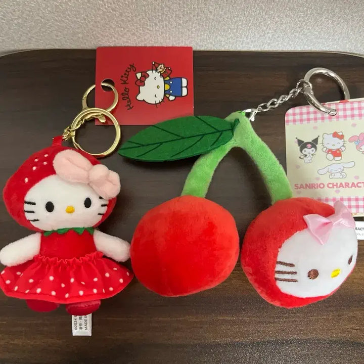 [BUNJANG] Sanrio Hello Kitty Strawberry Cherry Keyring Set / Set 산리오 헬로키티 딸기 체리 키링 2종 세트 인형 뽑기