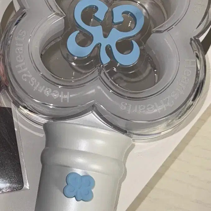 [BUNJANG] Hearts to Hearts Official Lightstick / 하투하 하츠투하츠 응원봉 양도