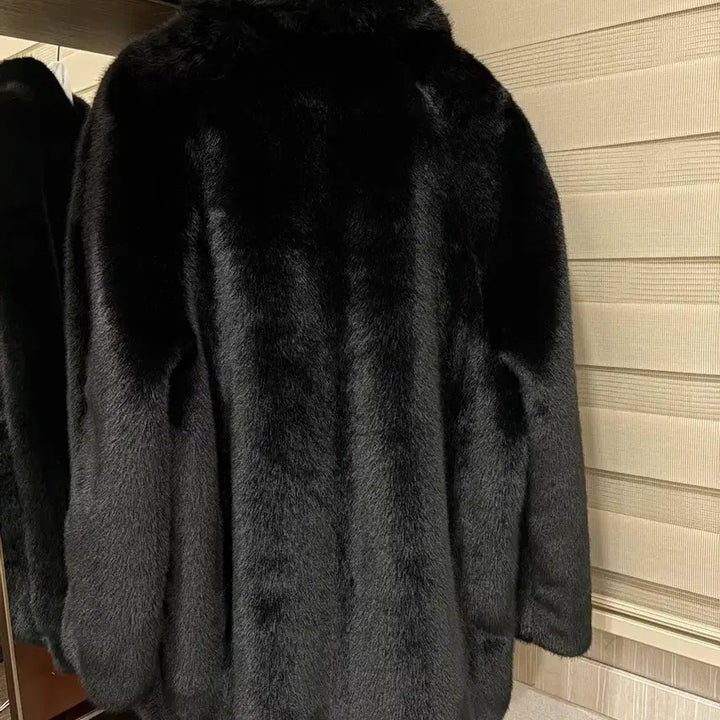 [BUNJANG] Urado Chloe Fur Half Jacket (Black) / 유라고 퍼자켓 Chloe fur half jacket (블랙)
