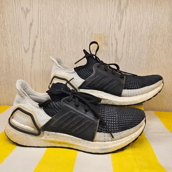 [BUNJANG] Adidas Ultraboost Black/White Sneakers / 아디다스 울트라부스트 블랙/화이트 운동화