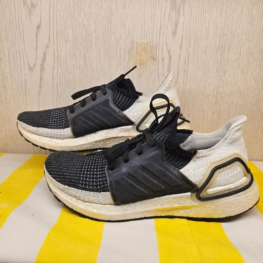 [BUNJANG] Adidas Ultraboost Black/White Sneakers / 아디다스 울트라부스트 블랙/화이트 운동화