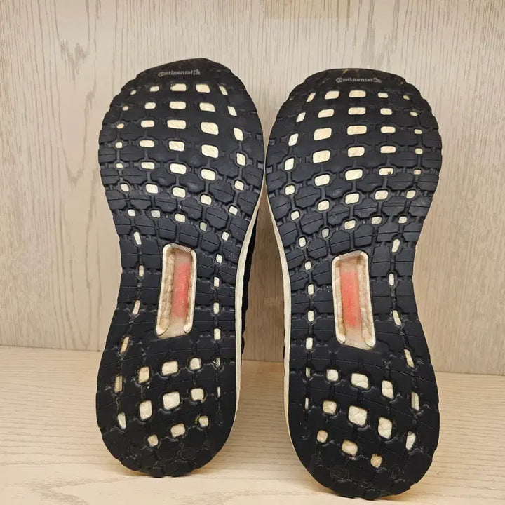 [BUNJANG] Adidas Ultraboost Black/White Sneakers / 아디다스 울트라부스트 블랙/화이트 운동화