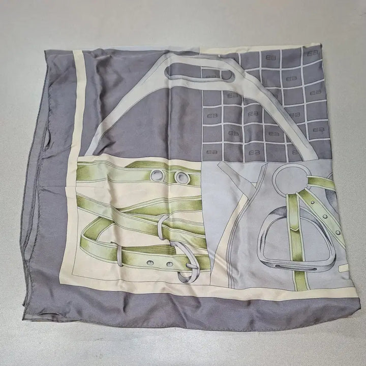 [BUNJANG] Balenciaga Silk Square Scarf / [AI 97%] 발렌시아가 실크사각스카프 89x89 봄가을 38399