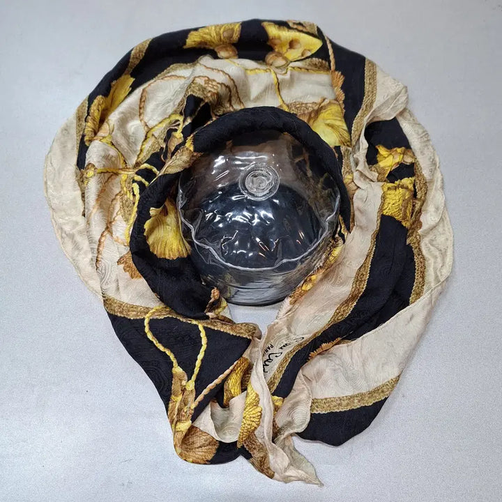 [BUNJANG] Pierre Cardin Silk Square Scarf / [AI 97%] 피에르가르뎅 실크사각스카프 84x84 봄가을 38407