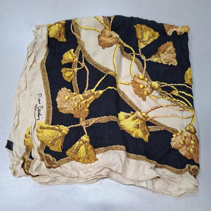 [BUNJANG] Pierre Cardin Silk Square Scarf / [AI 97%] 피에르가르뎅 실크사각스카프 84x84 봄가을 38407