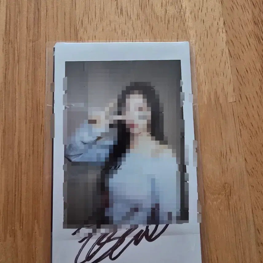 [BUNJANG] ARTMS HaSeul Signed Polaroid / ARTMS 이달의 소녀 하슬 사인 폴라로이드