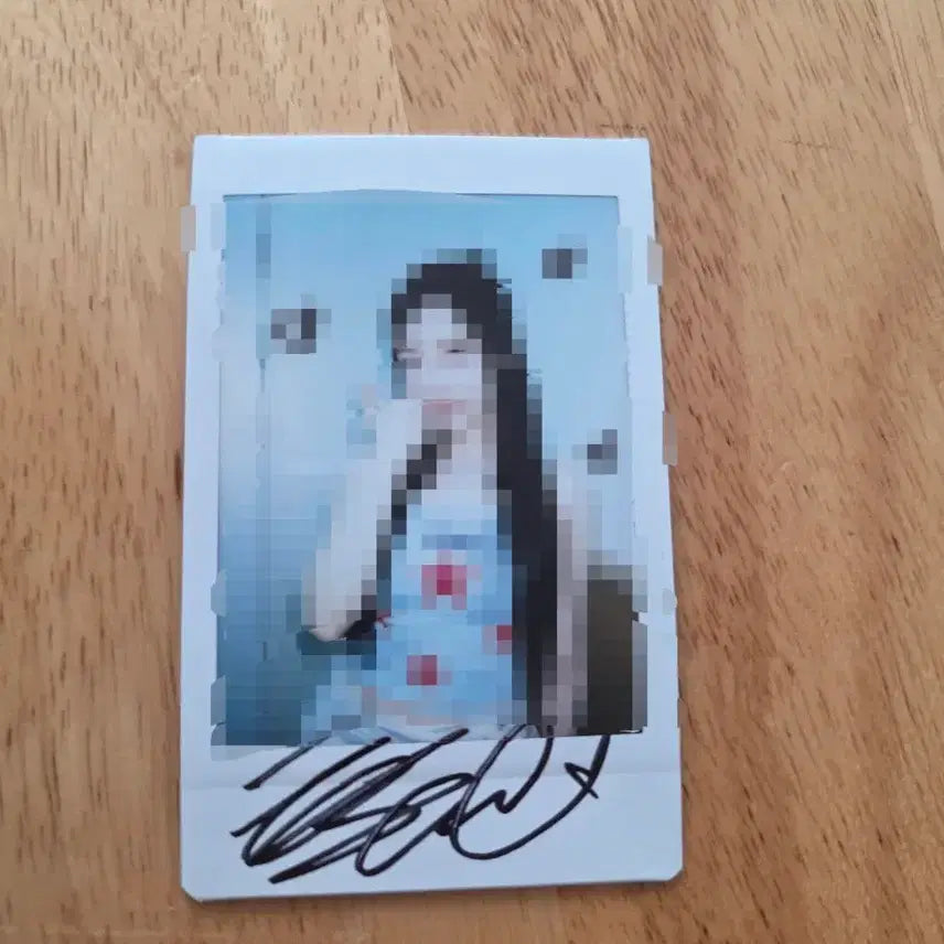 [BUNJANG] ARTMS HaSeul Signed Polaroid / ARTMS 이달의 소녀 하슬 사인 폴라로이드