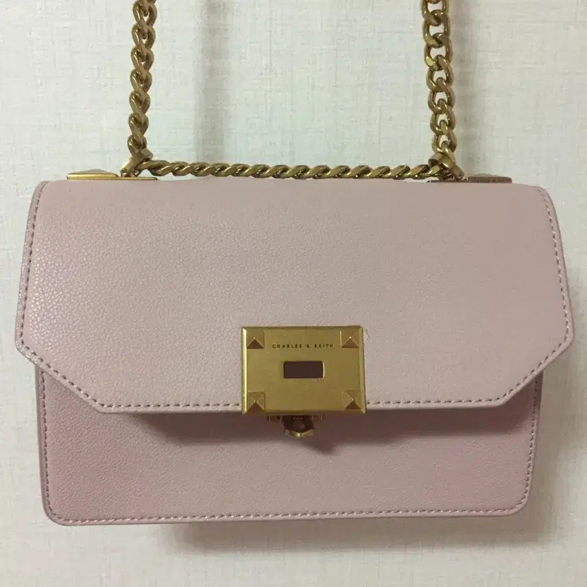 [BUNJANG] Charles &amp; Keith Pink Chain Shoulder Bag / 찰스앤키스 딸기우유 핑크 체인 숄더백