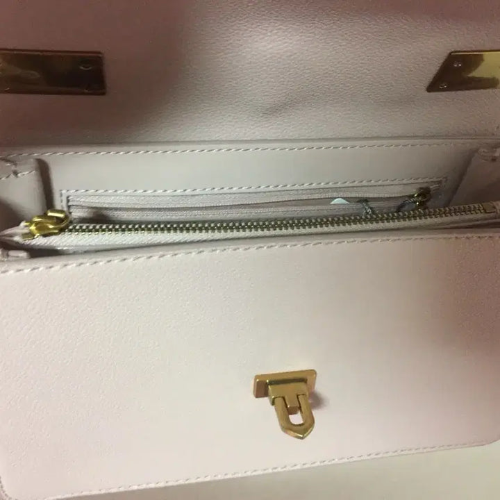 [BUNJANG] Charles &amp; Keith Pink Chain Shoulder Bag / 찰스앤키스 딸기우유 핑크 체인 숄더백