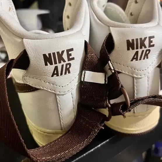 [BUNJANG] Nike Air Force 1 High Retro QS White/Brown Sneakers / 나이키 에어포스1 하이 레트로 qs 275 화이트/브라운