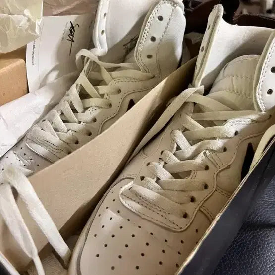 [BUNJANG] Nike Air Force 1 High Retro QS White/Brown Sneakers / 나이키 에어포스1 하이 레트로 qs 275 화이트/브라운