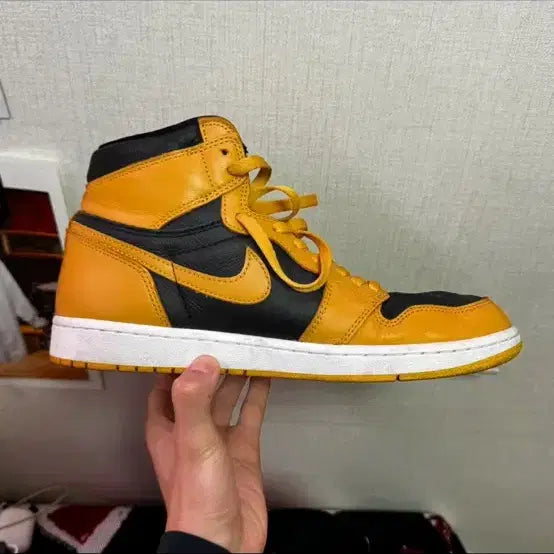 [BUNJANG] Nike Jordan 1 Retro High OG Fallen 285 Sneakers / 조던 1 레트로 하이 OG 폴른 285