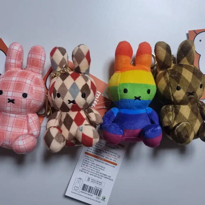 [BUNJANG] Miffy Check/Plain Rainbow Keyring 11cm / 미피] 레드빈 체크 키링 11cm