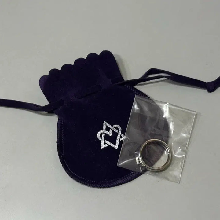 [BUNJANG] ASTRO Rocky Engraved Ring &amp; Bracelet Bundle Set / 아스트로 공식 키트 반지 + 팔찌 일괄 판매 (라키)