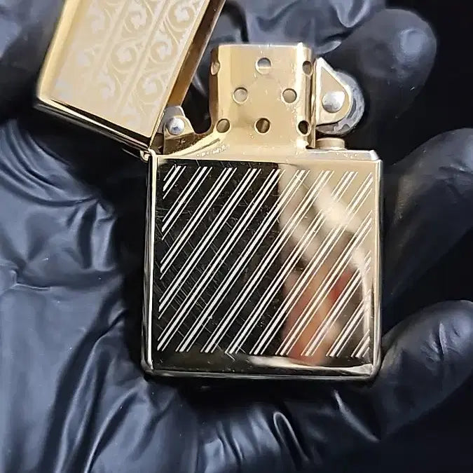 [BUNJANG] Zippo Lighter Gold Striped Design / 1999년 zippo 지포 라이터 금색 줄무늬 디자인