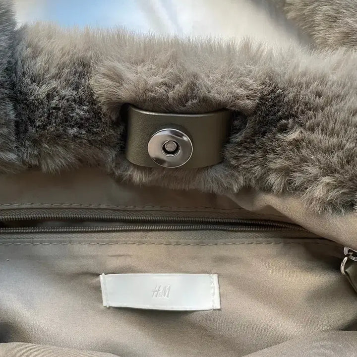 [BUNJANG] H&amp;M Faux Fur Tote Bag / H&amp;M faux fur 토트백