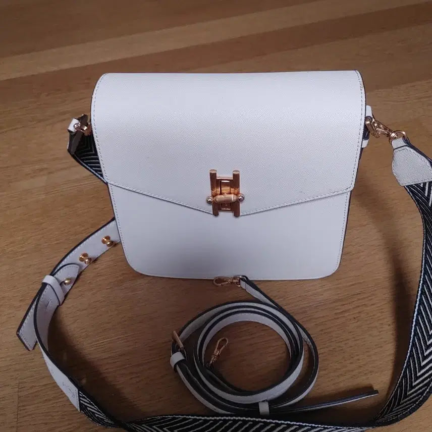 [BUNJANG] Oryany Crossbody Bag / 오야니 크로스백