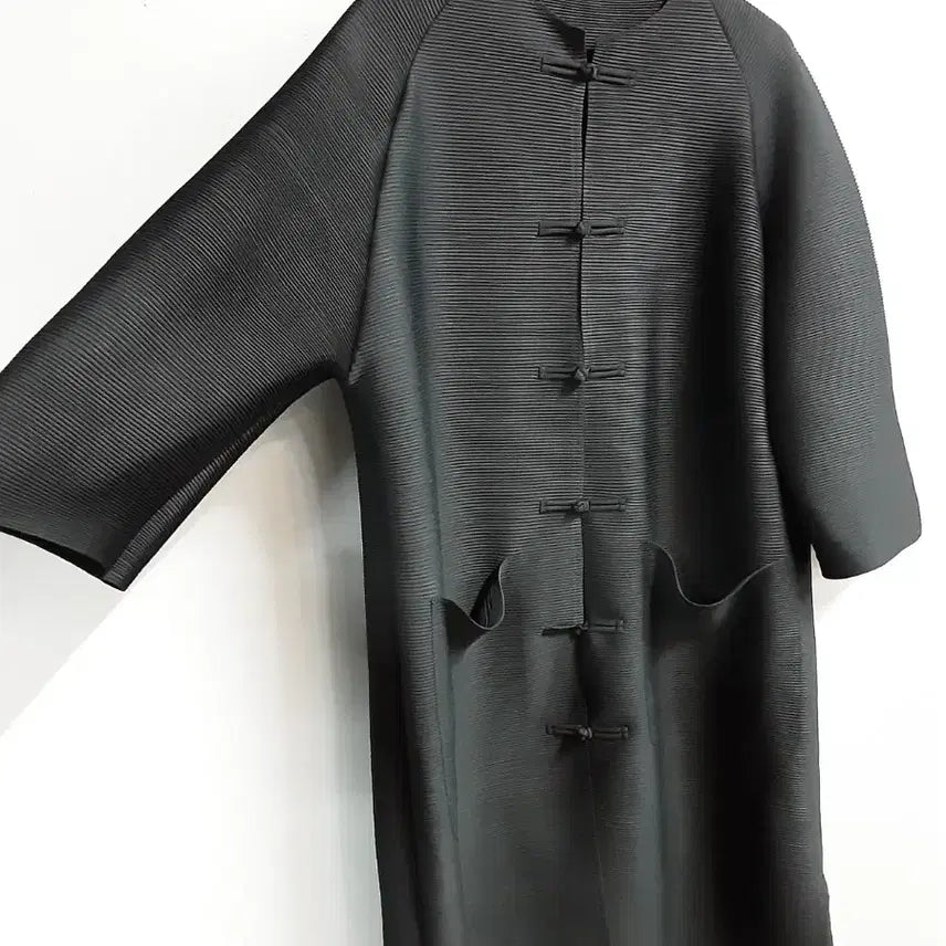 [SOLD OUT] 검정색 플리츠 8부 더플 코트 free