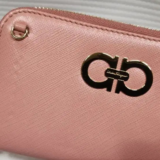 [BUNJANG] Ferragamo Double Gancini Saffiano Chain Wallet / 페라가모 더블 간치니 사피아노 체인 반지갑. 체인백