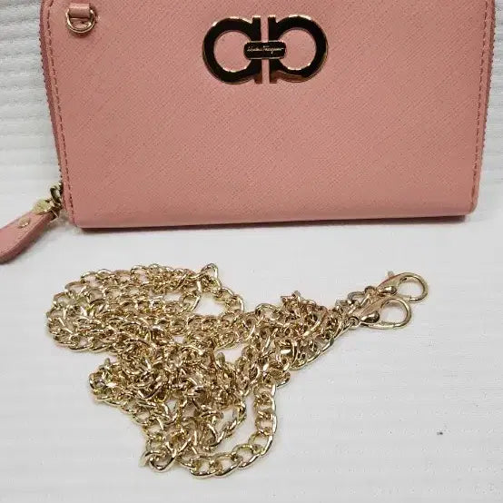 [BUNJANG] Ferragamo Double Gancini Saffiano Chain Wallet / 페라가모 더블 간치니 사피아노 체인 반지갑. 체인백