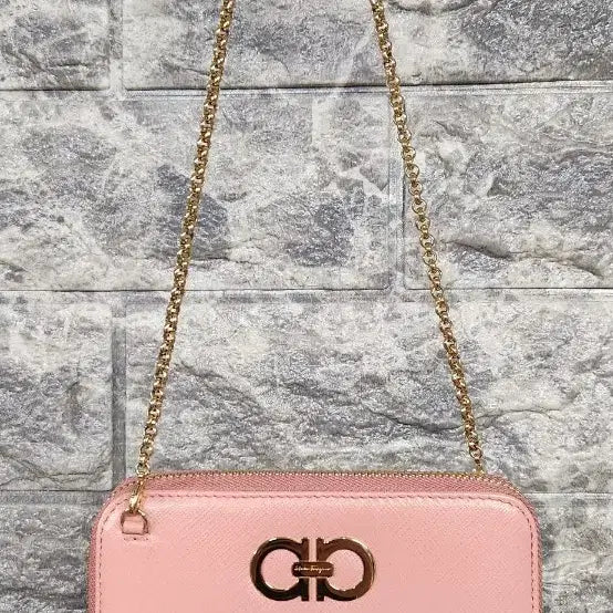 [BUNJANG] Ferragamo Double Gancini Saffiano Chain Wallet / 페라가모 더블 간치니 사피아노 체인 반지갑. 체인백