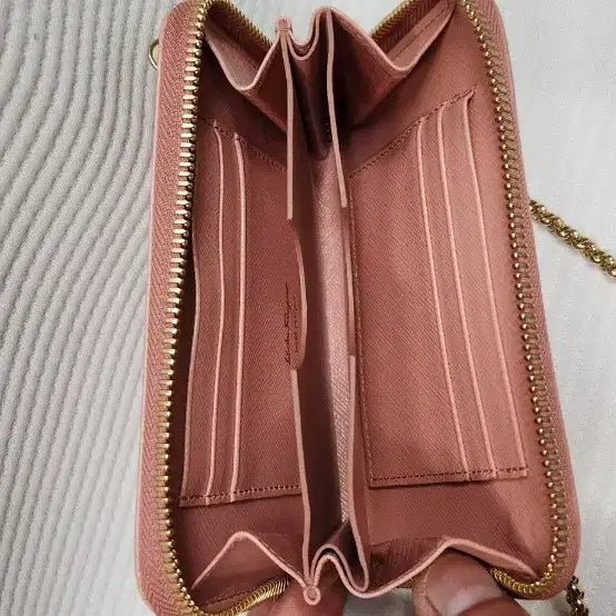 [BUNJANG] Ferragamo Double Gancini Saffiano Chain Wallet / 페라가모 더블 간치니 사피아노 체인 반지갑. 체인백