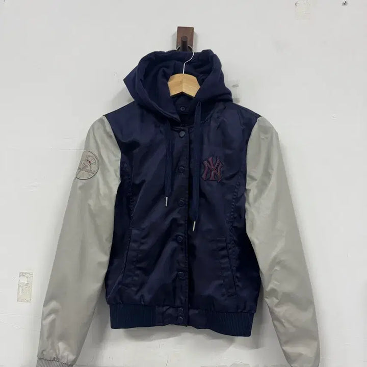 [BUNJANG] MLB New York Yankees Varsity Jacket / (85)MLB 뉴욕양키즈 여자 바시티자켓