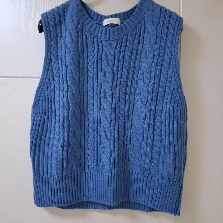 [BUNJANG] Studio Looks Cable Knit Vest Blue / 스튜디오 룩스 케이블 니트 조끼 블루