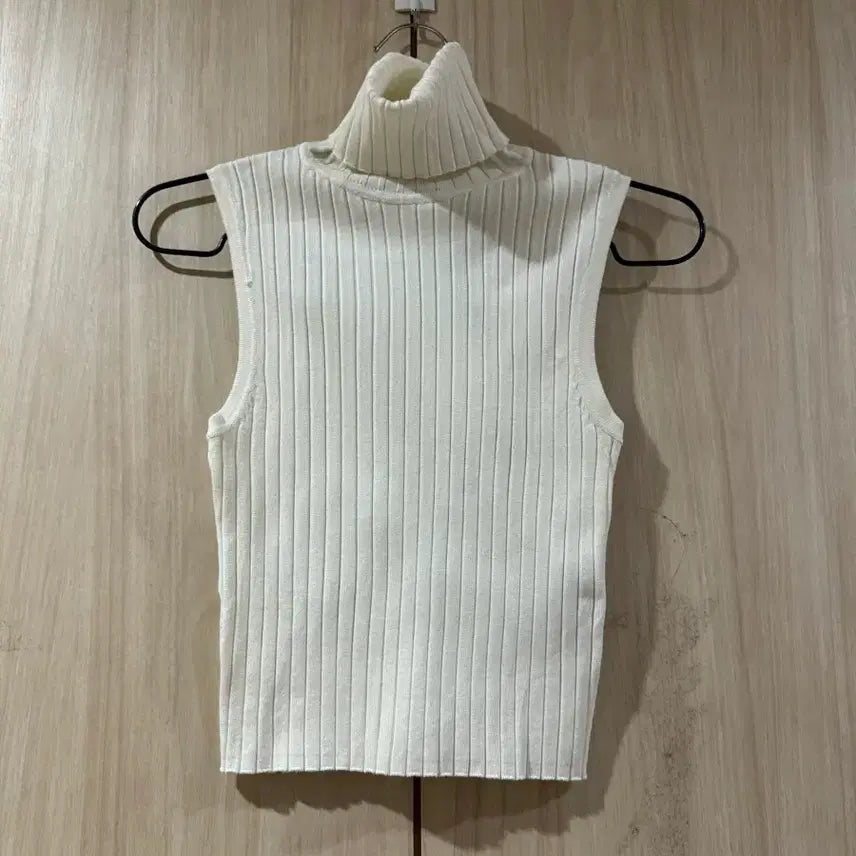 [BUNJANG] ZARA Sleeveless Mock Neck Top / 자라 나시 목폴라 (새상품)