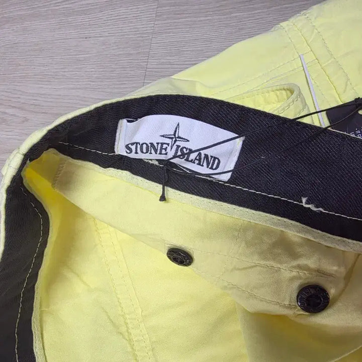 [BUNJANG] Stone Island Yellow Cargo Shorts / 스톤아일랜드 옐로우 카고 쇼츠