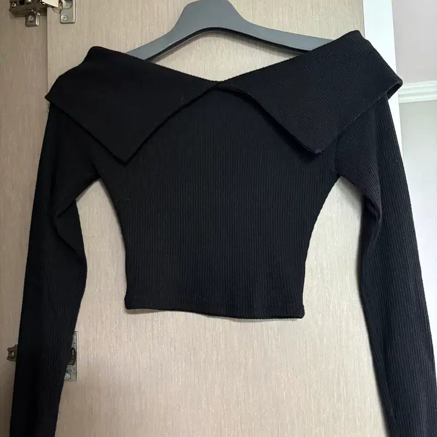 [BUNJANG] Black Off-Shoulder Top / 오프숄더