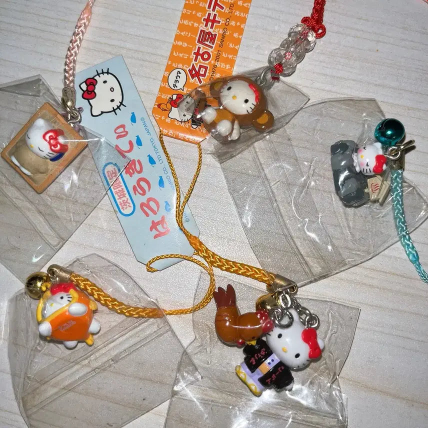 [BUNJANG] Vintage Hello Kitty Onsen Strap Bundle Set / 일괄)고전키티스트랩/킽스/온천키티/노천탕키티/모래찜질