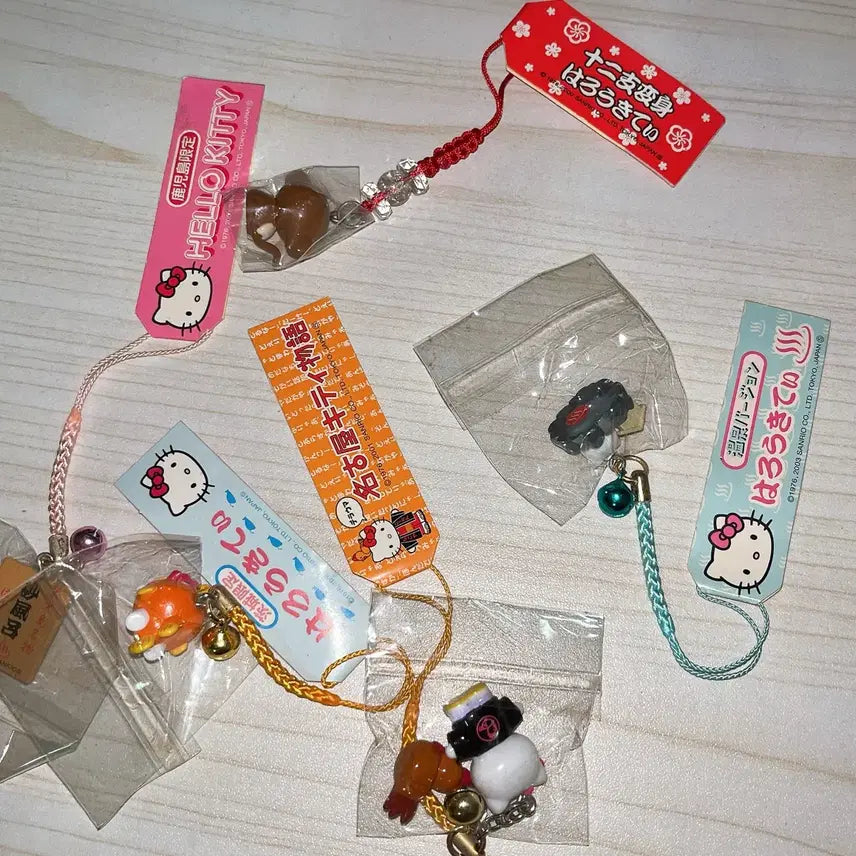 [BUNJANG] Vintage Hello Kitty Onsen Strap Bundle Set / 일괄)고전키티스트랩/킽스/온천키티/노천탕키티/모래찜질