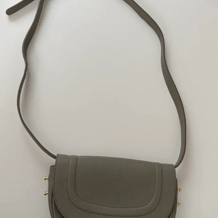 [SOLD OUT] 레이드백 미니 로니백