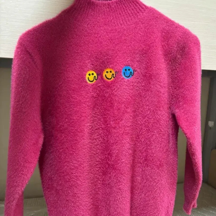 [BUNJANG] Pink Angora Knit Sweater / 핑크색 스마일 자수 앙고라 니트